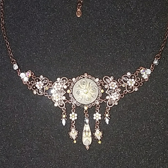 Jewelry - White enamel and rhinestone necklace